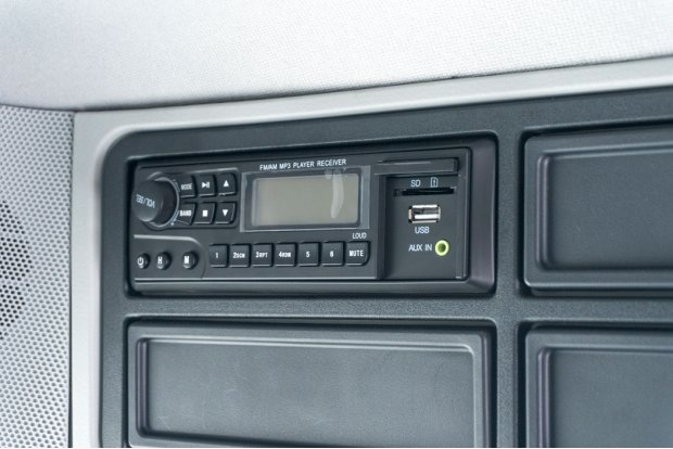 Автомагнитола FM/AM с USB разъемом и слотом под SD-карту