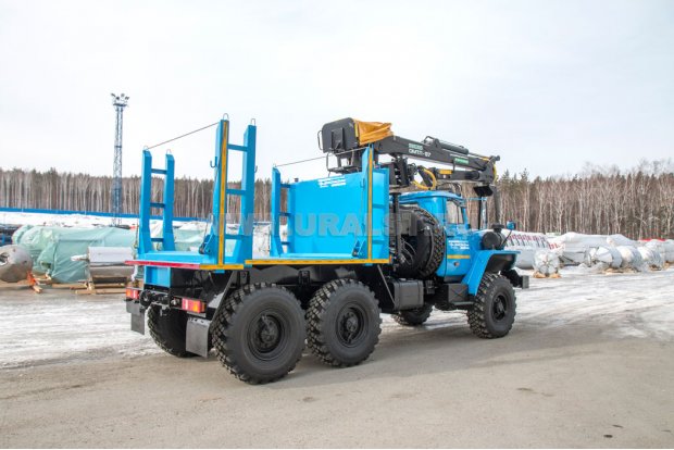Лесовозный тягач УСТ-5453 с ГМ ОМТЛ-97