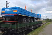 Доставка Бортовых полуприцепов «УралСпецТранс» на Южно-Сахалинск  железнодорожным транспортом