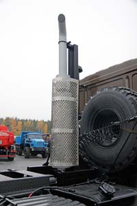 Система выпуска отработанных газов за кабину седельного тягача