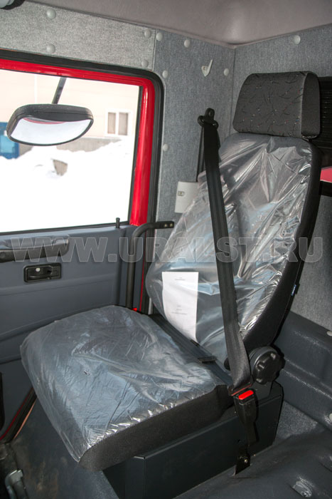 Трехточечные ремни безопасности в кабине водителя Камаз