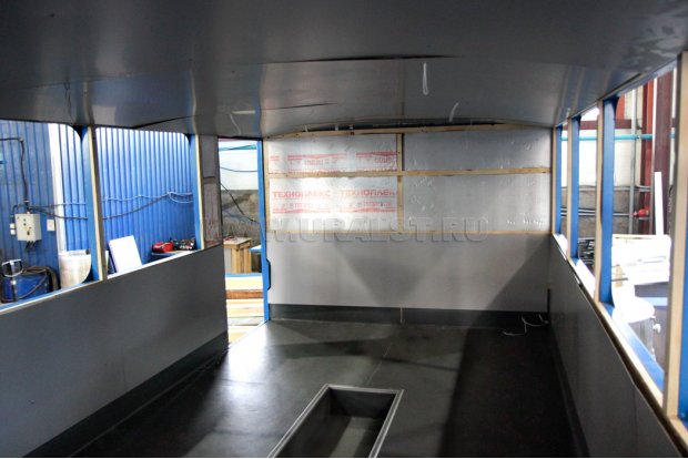Утепление и внутренняя обшивка салона вахтового автобуса