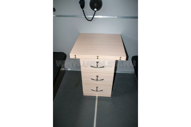 Стол с откидной столешницей и выдвижными ящиками
