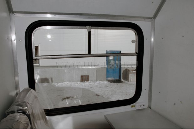 Окно с форточкой пассажирского отсека
