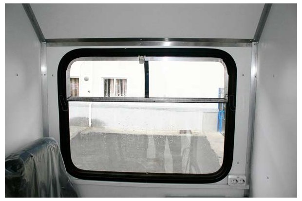 Окно с форточкой пассажирского отсека АРОК