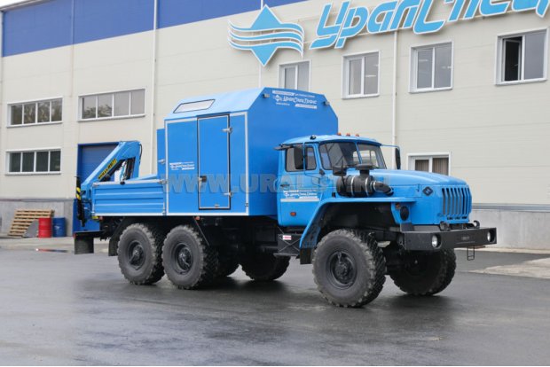 ПАРМ Урал 5557-72М с грузовой платформой и краном манипулятором ИМ-77