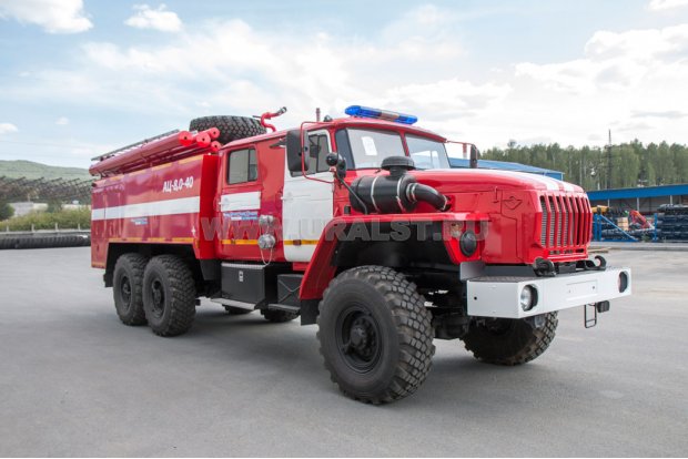 Автоцистерна пожарная АЦ-8,0-40 на шасси Урал 4320