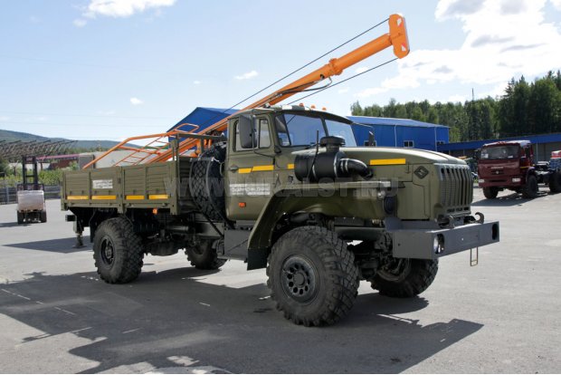 Бурильно-крановая машина БКМ-515А на шасси Урал 43206-41